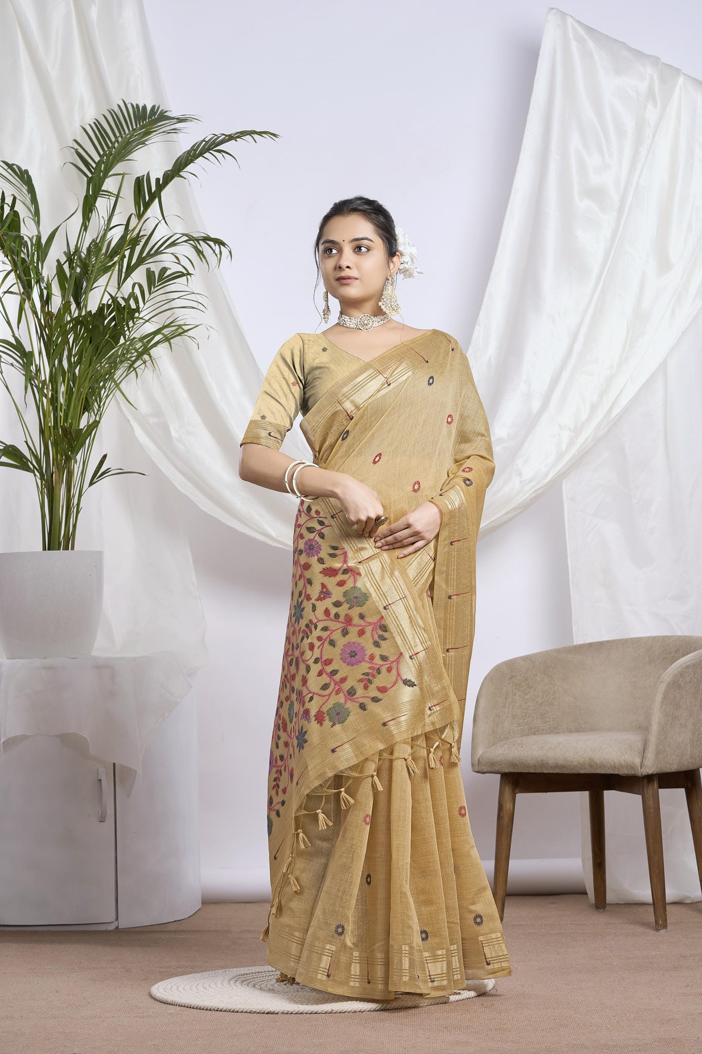 Dhakai Jamdani Saree in Antique Gold with Meenakari Pallu