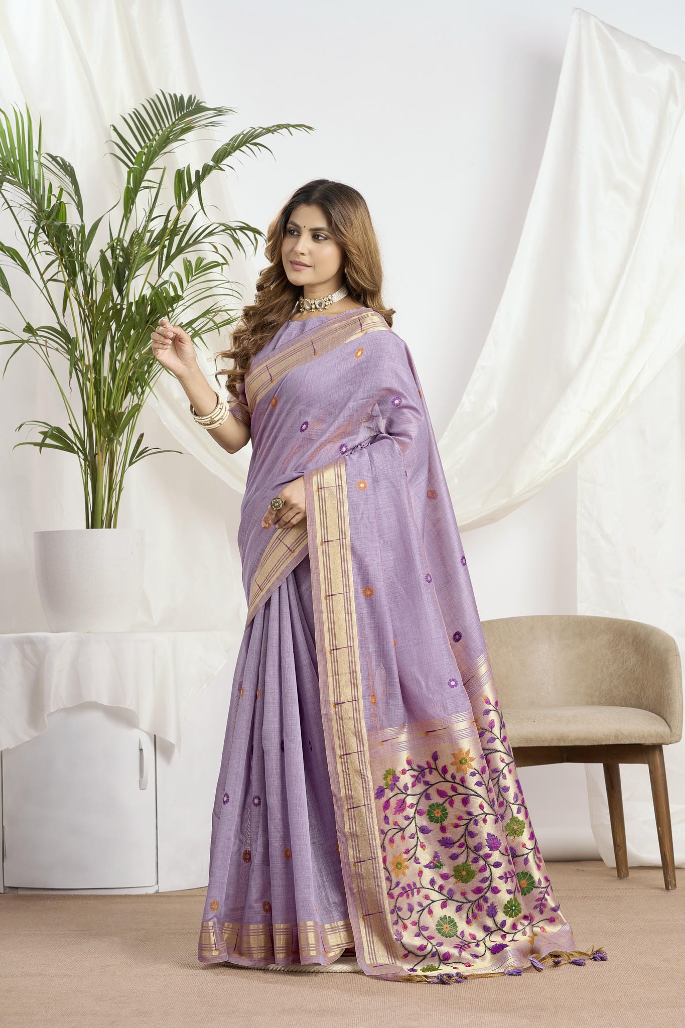 Dhakai Jamdani Saree in Dusty Lavender with Floral Pallu