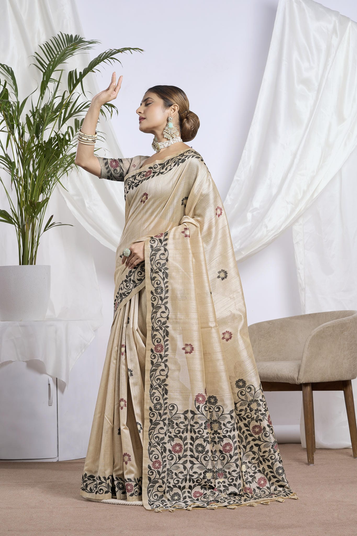 Dhakai Jamdani Saree in Beige with Kalamkari-Style Weave