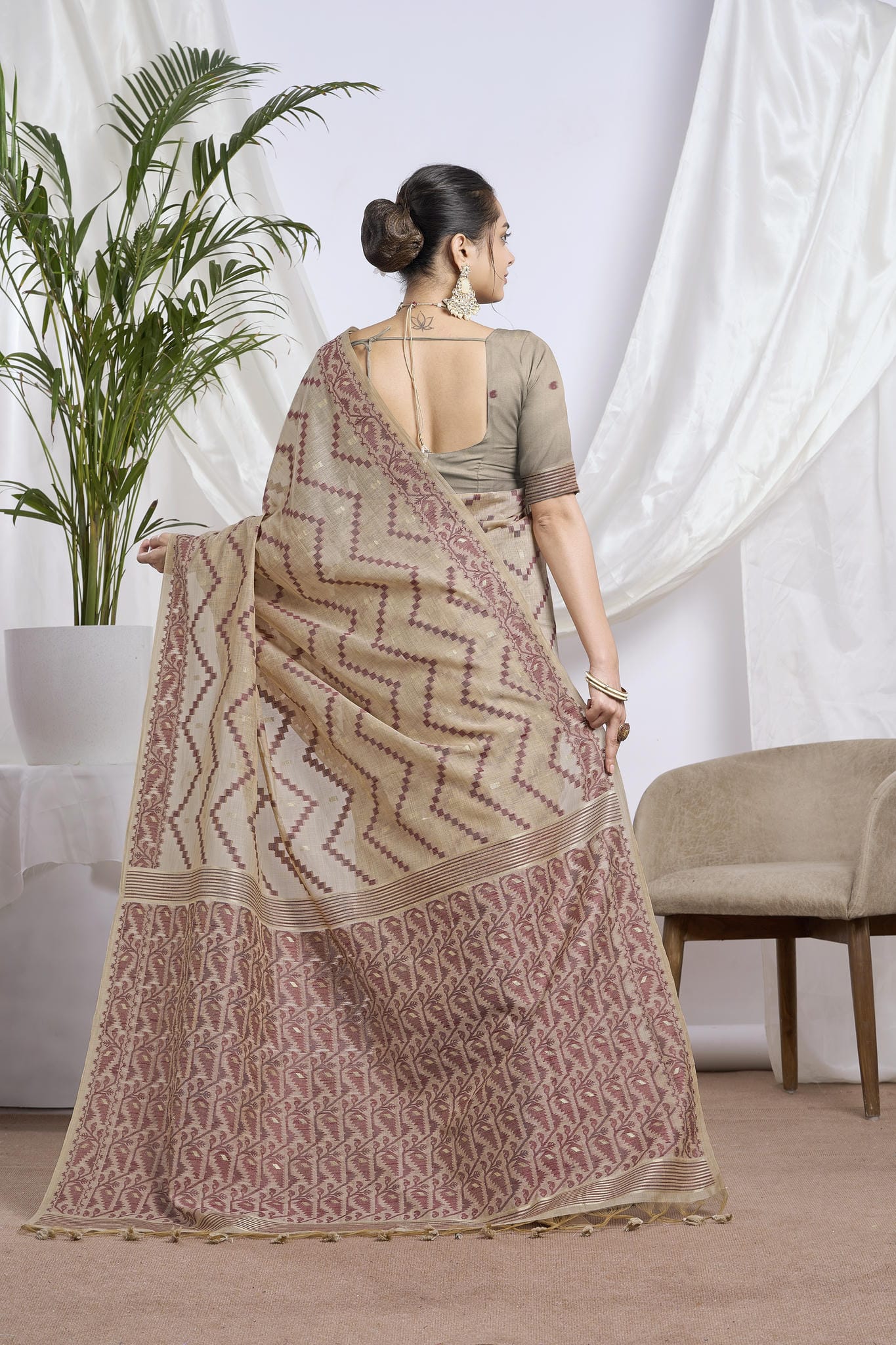 Beige & Maroon Jamdani Silk-Cotton Saree | Woven Motifs
