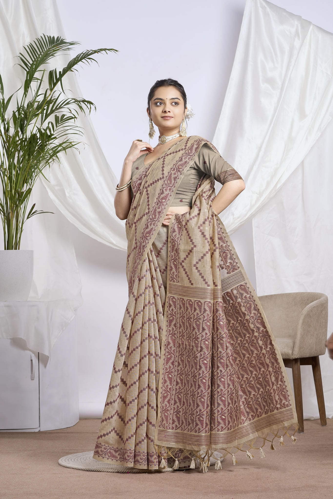 Beige & Maroon Jamdani Silk-Cotton Saree | Woven Motifs