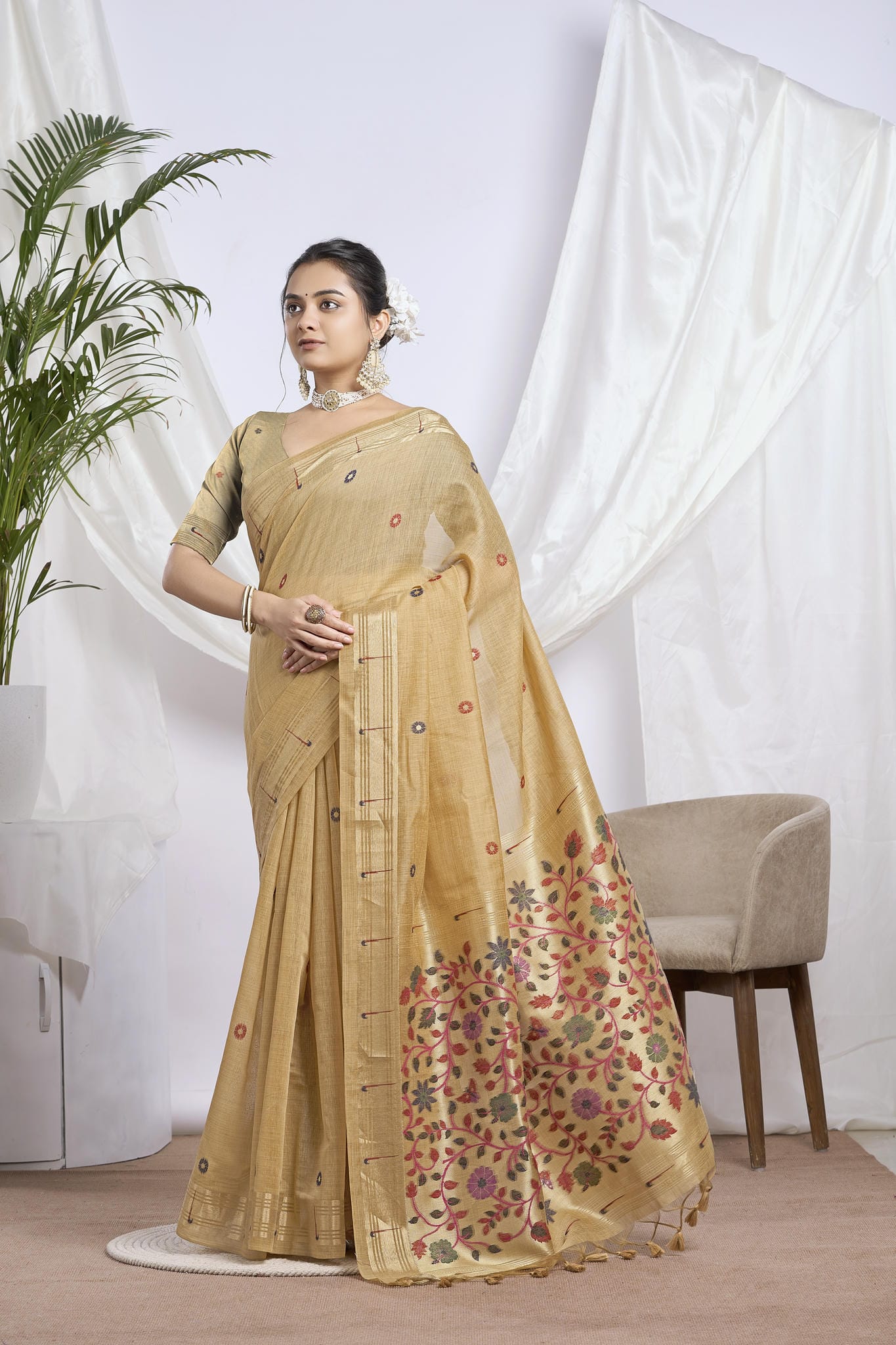Dhakai Jamdani Saree in Antique Gold with Meenakari Pallu