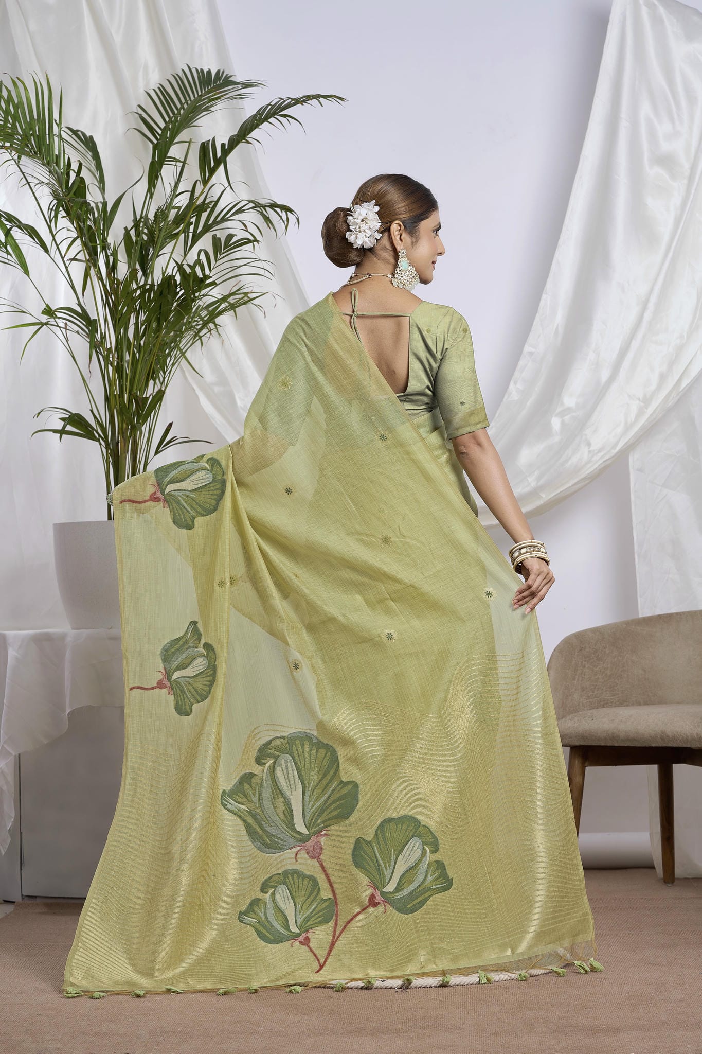 Pastel Lime Green Zari Jamdani Soft Cotton Saree | Floral Motifs
