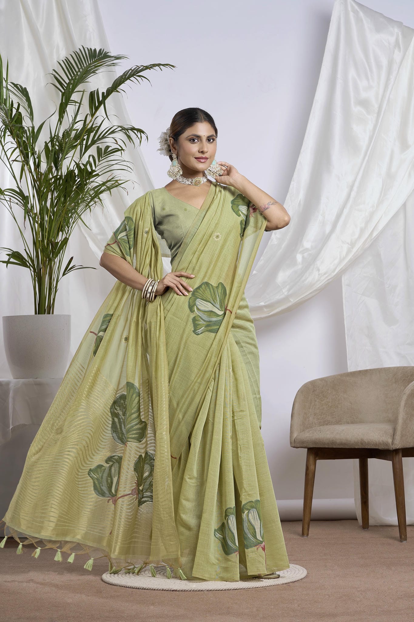 Pastel Lime Green Zari Jamdani Soft Cotton Saree | Floral Motifs