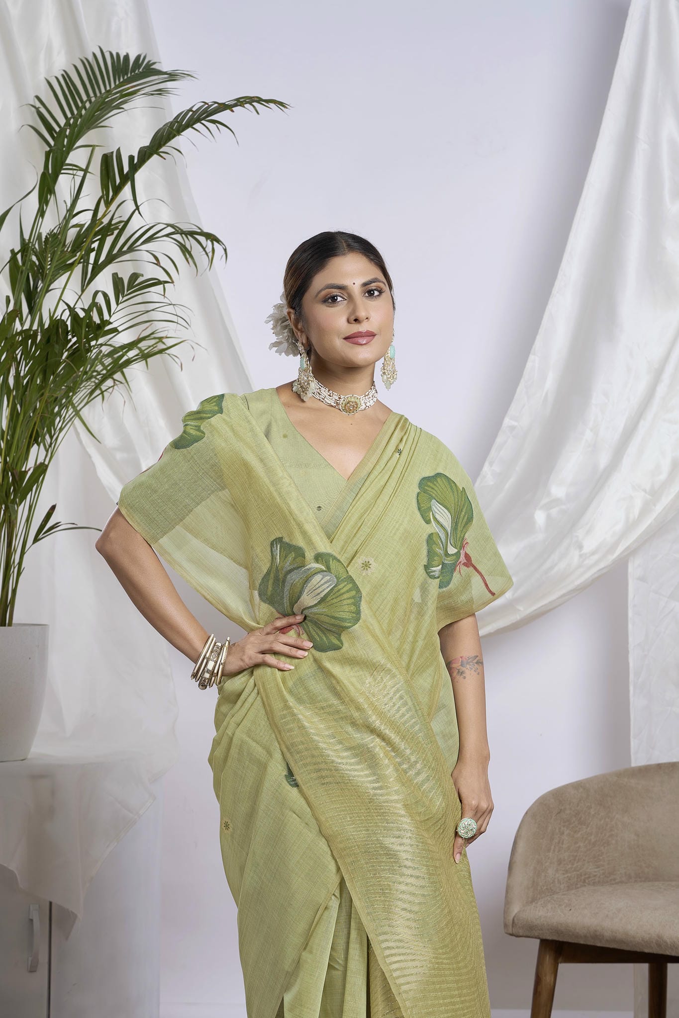 Pastel Lime Green Zari Jamdani Soft Cotton Saree | Floral Motifs
