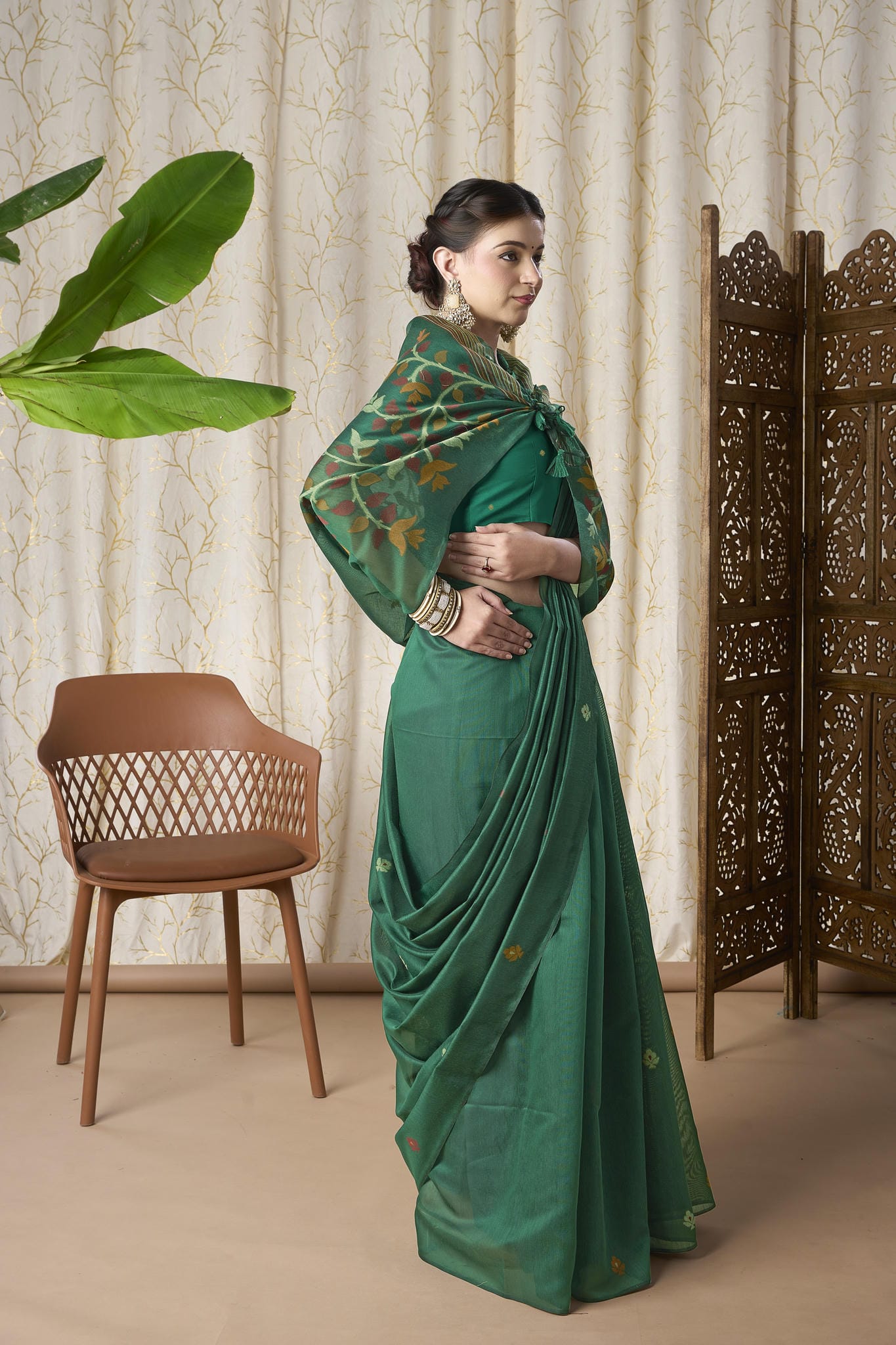 Emerald Green Linen-Cotton Jamdani Saree with Woven Motifs