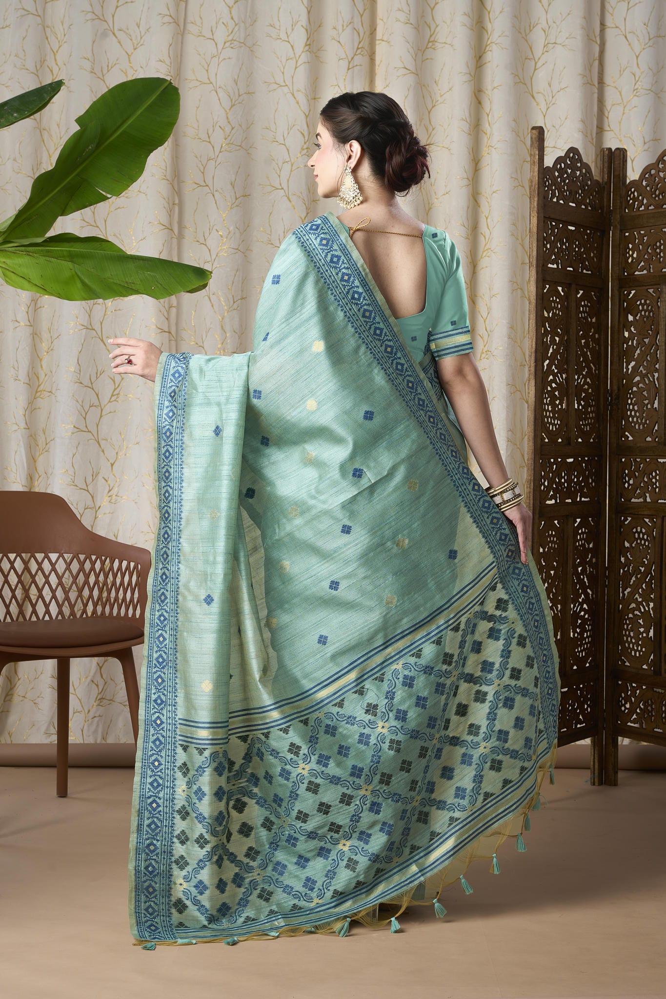 Sea Green Linen-Cotton Jamdani Saree with Woven Geometric Motifs