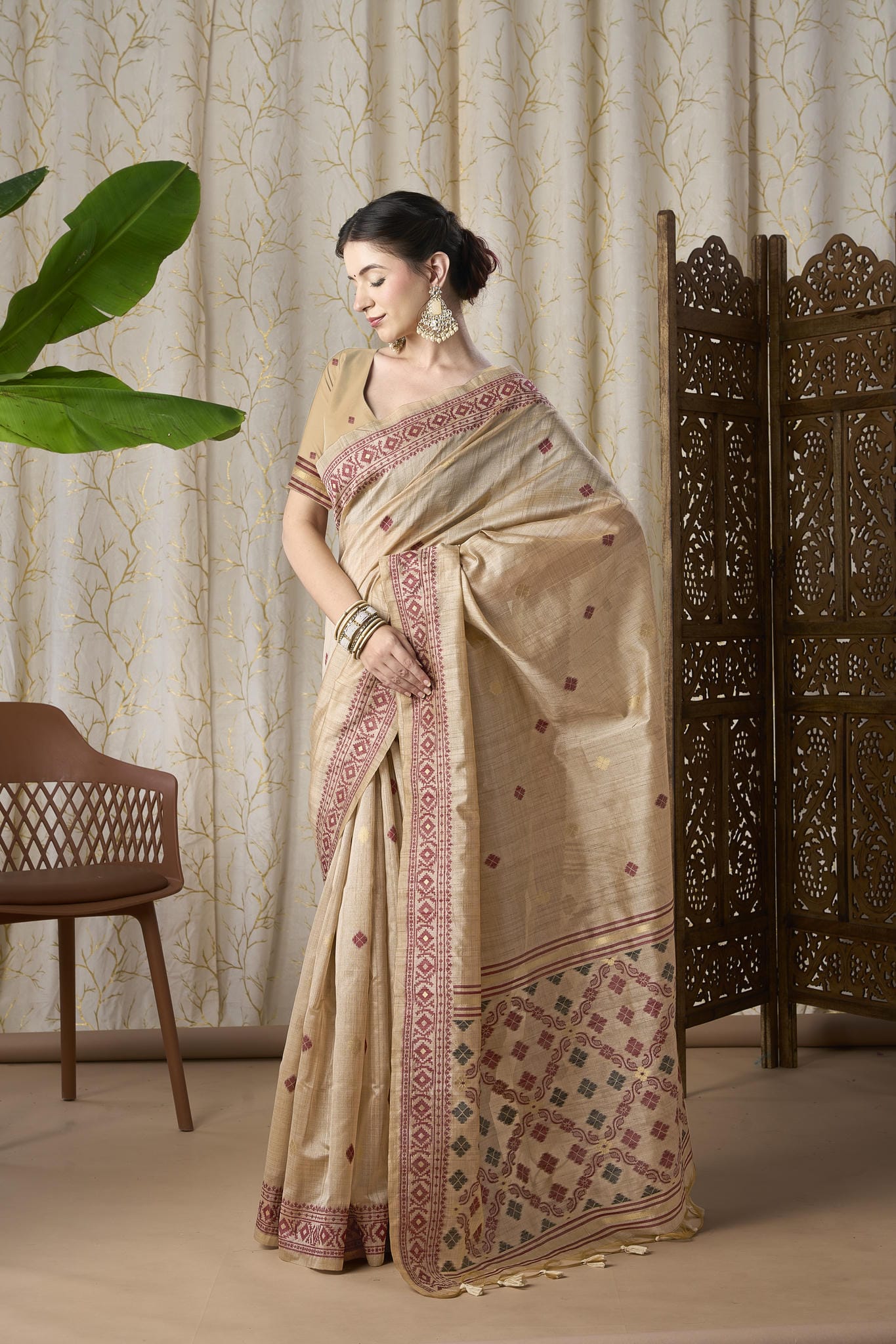 Beige Linen-Cotton Jamdani Saree with Woven Geometric Patterns