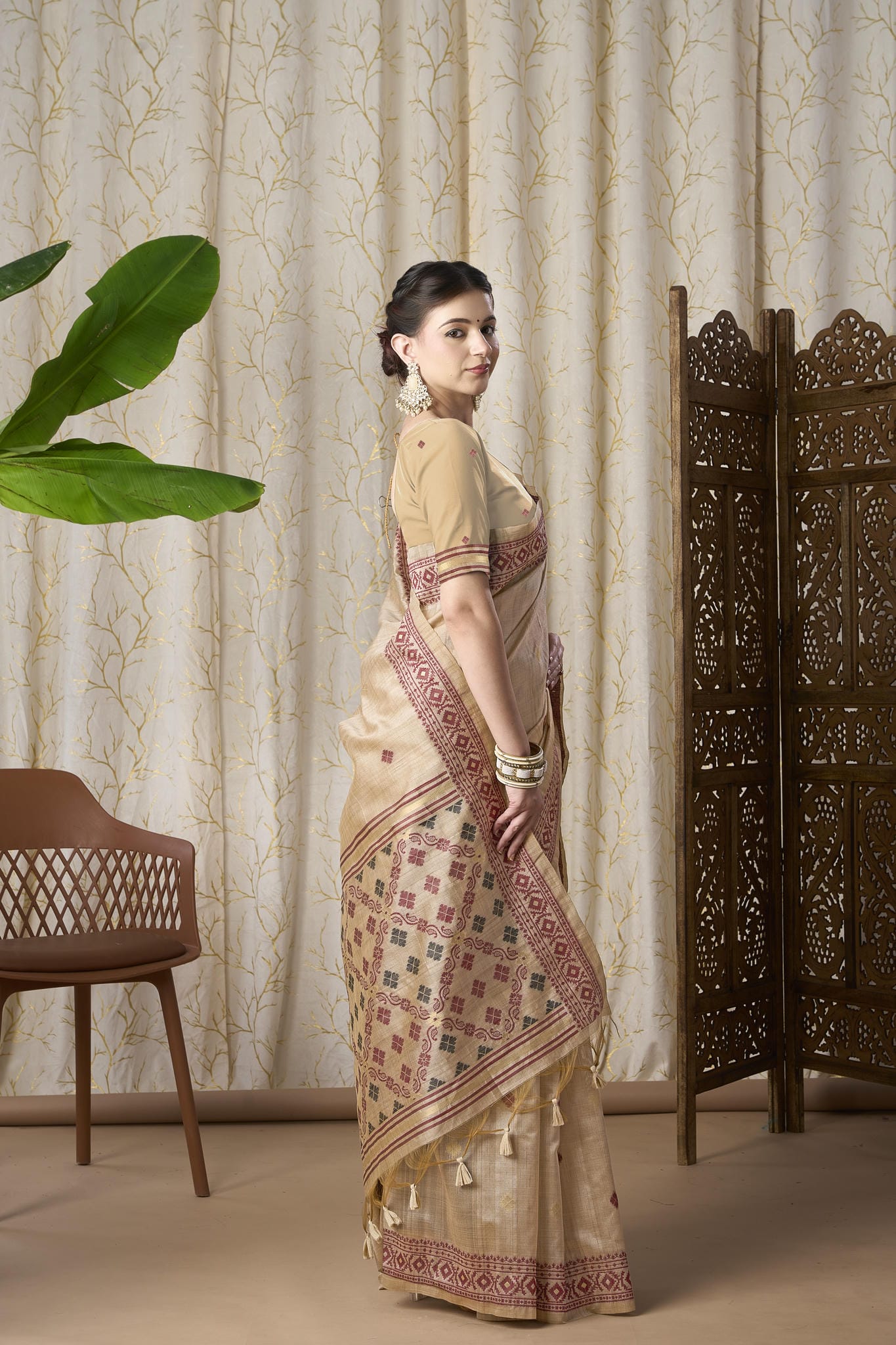 Beige Linen-Cotton Jamdani Saree with Woven Geometric Patterns