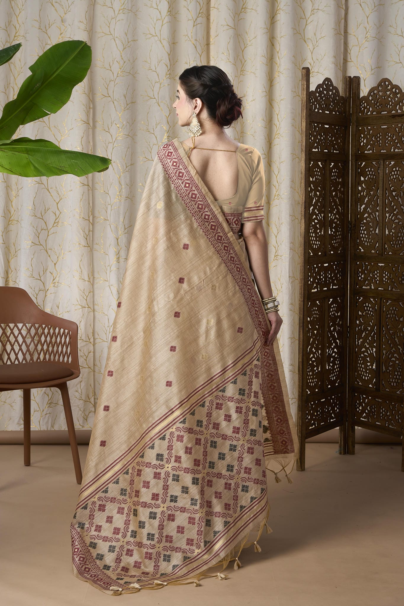 Beige Linen-Cotton Jamdani Saree with Woven Geometric Patterns