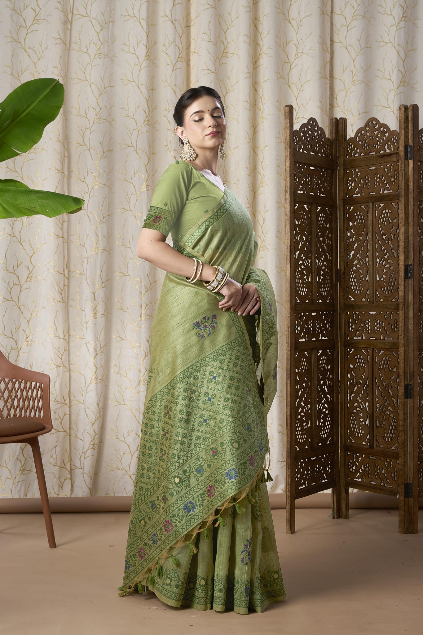 Pastel Green Linen-Cotton Jamdani Saree with Ethnic Motifs