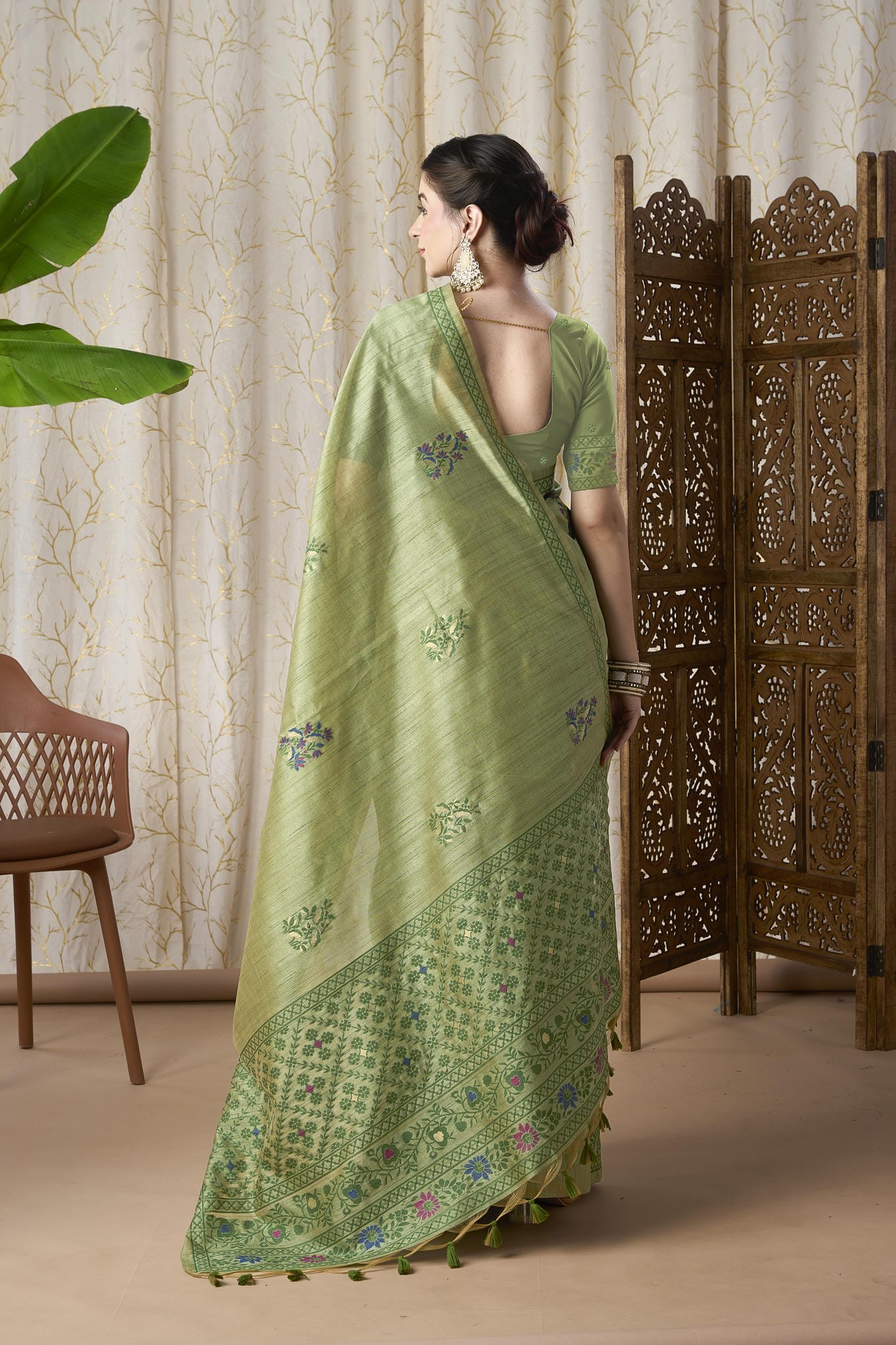 Pastel Green Linen-Cotton Jamdani Saree with Ethnic Motifs