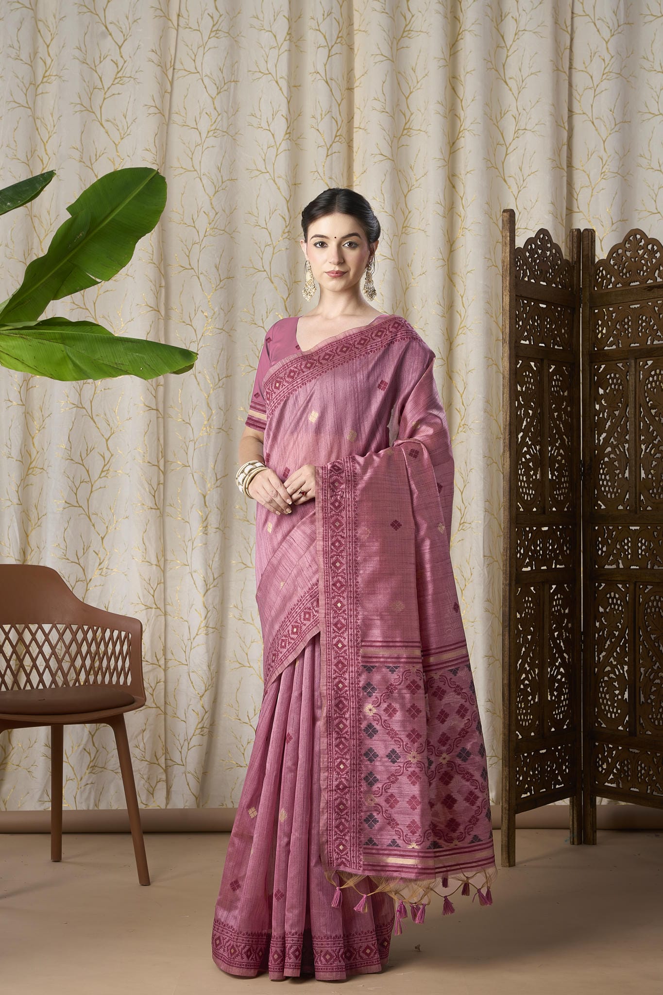 Dusty Rose Linen-Cotton Jamdani Saree with Woven Geometric Motifs