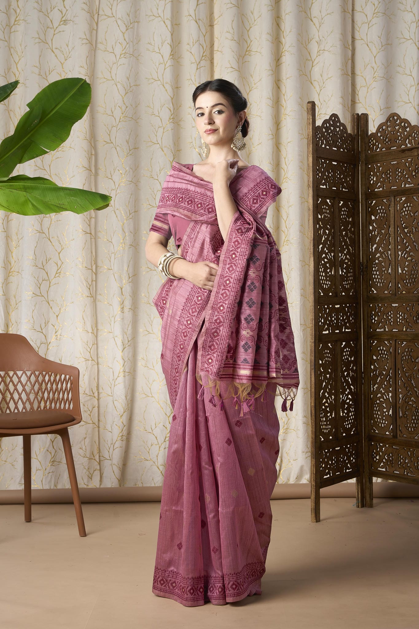 Dusty Rose Linen-Cotton Jamdani Saree with Woven Geometric Motifs