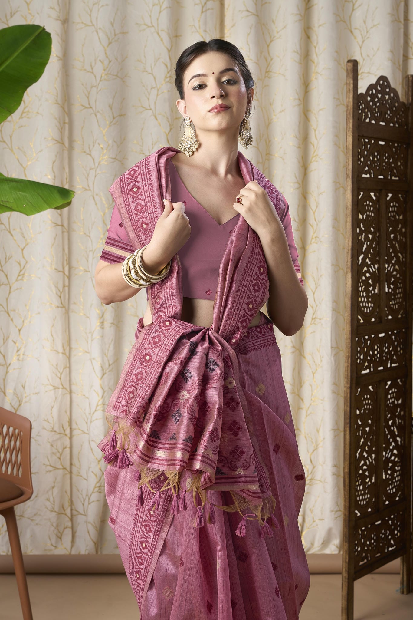 Dusty Rose Linen-Cotton Jamdani Saree with Woven Geometric Motifs